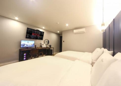 The Stone Bridge Hotel Sasang Busan Exterior photo